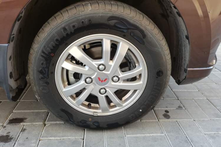 Used Wuling Hongguang 2021 1.5L Revised S Standard Version with Electric Power Steering LAR Right Front Wheel Hub