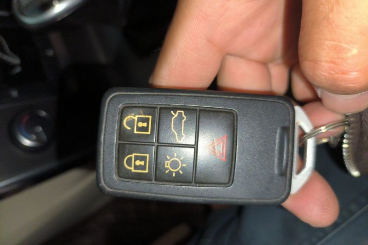 Used Volvo V60 2013 T5 Comfort Edition Vehicle Key