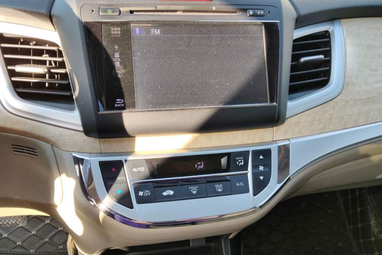 Used Honda Jade 2013 1.8L automatic Comfort version 5 seats
