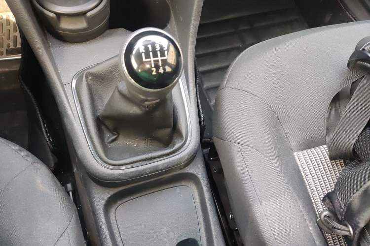 Used Volkswagen Polo 2014 1.4L Manual Fashion Edition Gear Lever