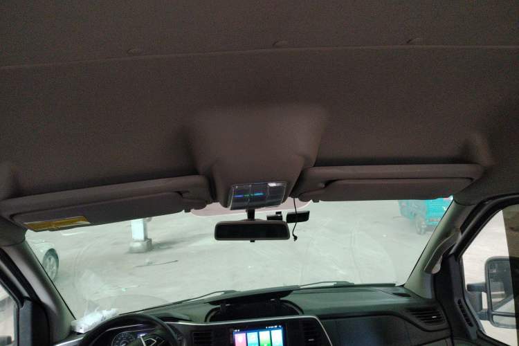 Used SAIC MAXUS Xintu V80 2023 2.0T Manual Classic Aoyuntong Long Wheelbase Mid-Height 6/7/8/9-Seater