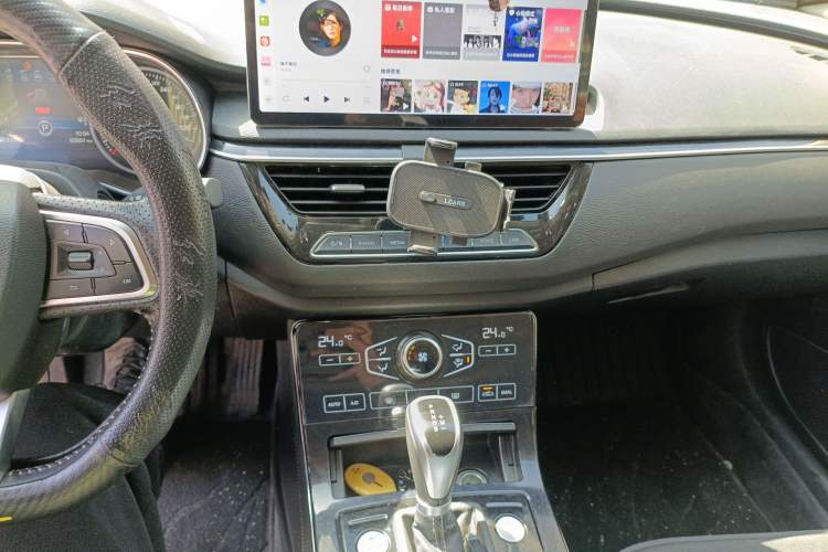 Used Hongqi H5 2019 30TD Dynamic Edition Audio And AC Panel