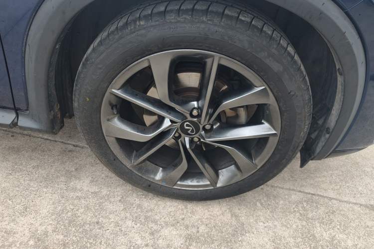 Used Infiniti QX50 2020 Revised Version 2.0T All-Wheel Drive Navigation Edition Right Front Wheel Hub