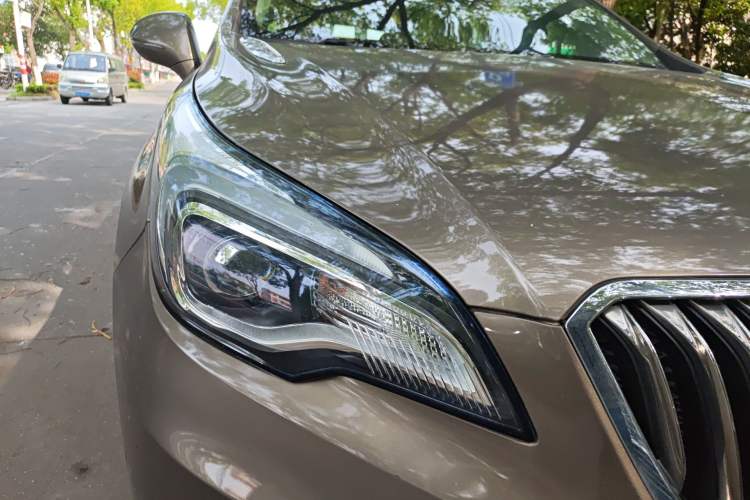 Used Buick Envision 2015 20T Two-Wheel-Drive Elite Model Right Front Headlight