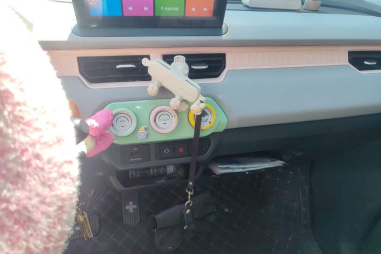 Used Chery QQ Ice Cream 2022 120km Milkshake Phosphate Lithium-Iron Audio And AC Panel