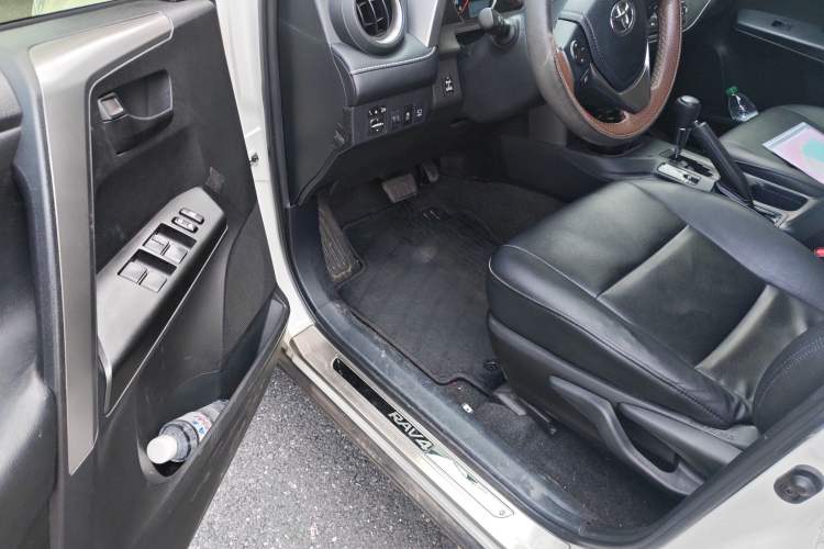 Used Toyota RAV4 2018 2.0L CVT Two-Wheel Drive Fashion X Edition
