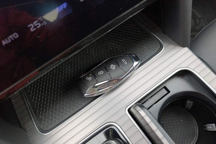 Used Hongqi HS7 PHEV 2025 Model 2.0T PHEV Two-Wheel Drive Qi Xiang Edition 6-Seater
