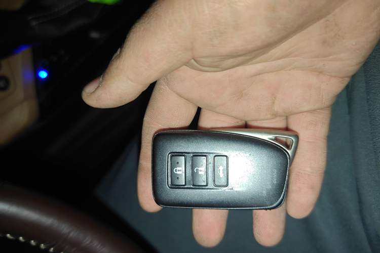 Used Lexus ES 2015 300h Comfort Edition
