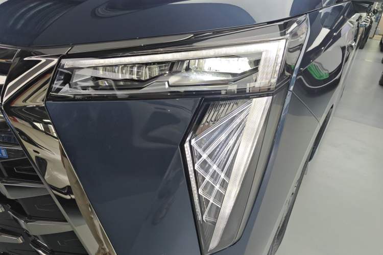 Used GAC Trumpchi Xiangwang M8 2025 Qiankun Series Pro Comfort Cabin Left Front Headlight