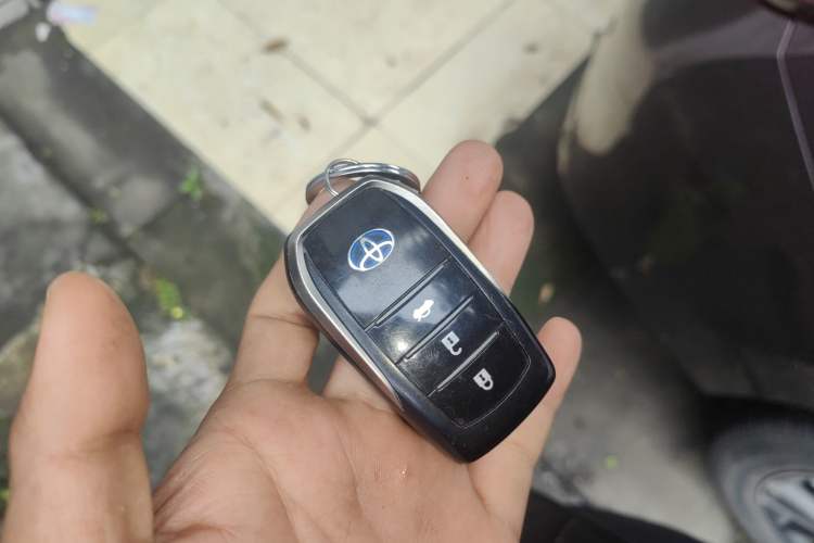 Used Toyota Levin 2016 Dual-Engine 1.8H GS E-CVT Elite Model with Sunroof