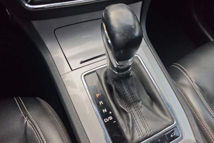 Used Roewe RX5 2016 30T Two-Wheel Drive Automatic Internet Smart Edition