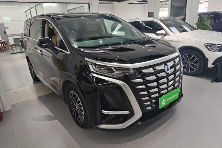 Used Denza D9 2022 DM-i 970 Four-Wheel Drive Prestige Model Front Right 45 Deg