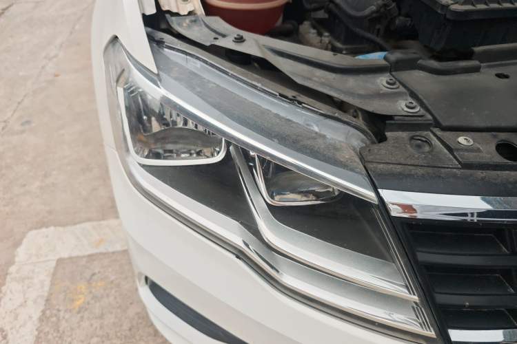 Used Volkswagen Jetta 2017 1.5L Automatic Fashion Model Right Front Headlight