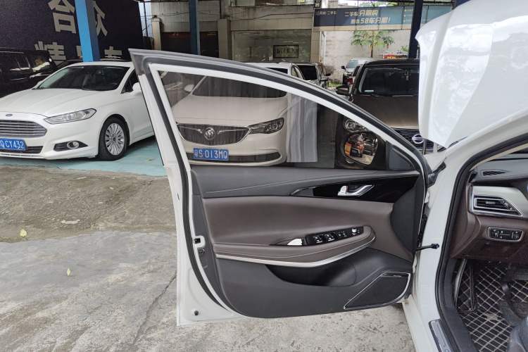 Used CHANGAN Raeton CC 2018 1.5T Automatic Haoya Model Guangmang Edition China V Standard
