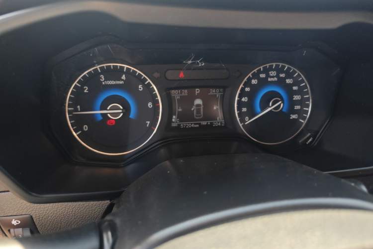 Used Dongfeng Fengon 580 2017 1.5T CVT Luxury Model
