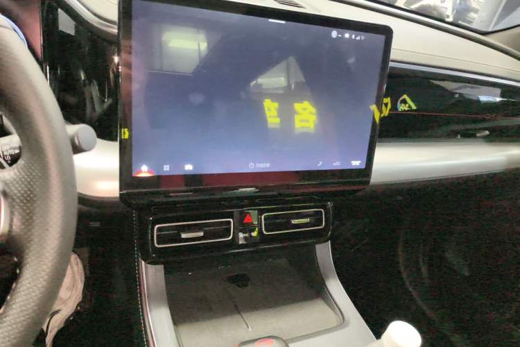 Used GAC Trumpchi GS8 2022 Linghang Series 2.0 TGDI Two-Wheel-Drive Luxury Smart Connectivity Version (7 Seats) Audio And AC Panel