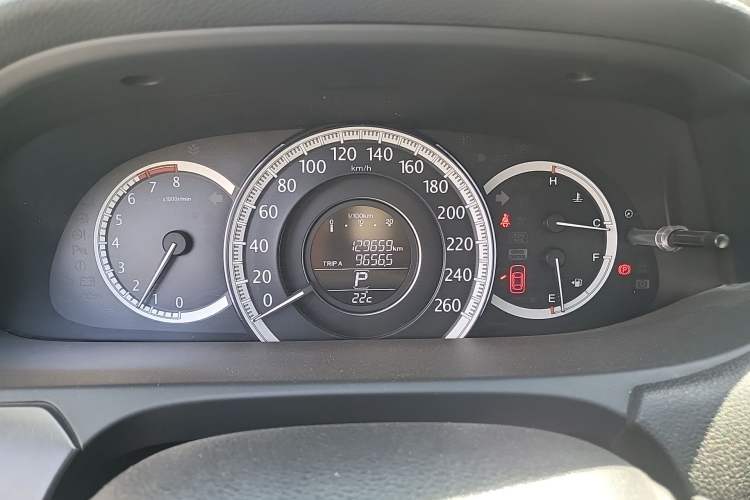 Used Honda Accord 2015 2.0L LX Comfort Edition Odometer Close Up