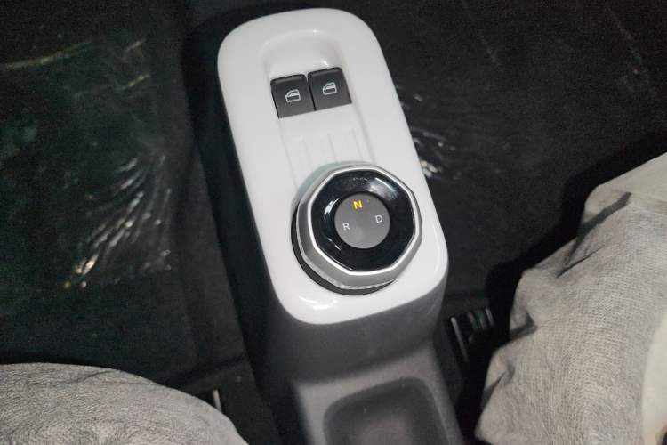 Used Geely Galaxy Panda 2025 210 km – Yuanqi Bear Gear Lever