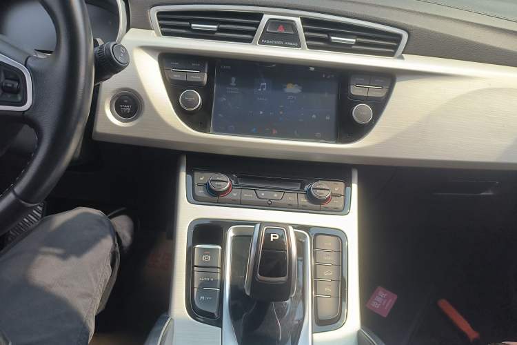 Used Geely Auto Emgrand X7 Sport 2020 1.8TD DCT Two-Wheel Drive Smart Connect 4G-Enabled Version
