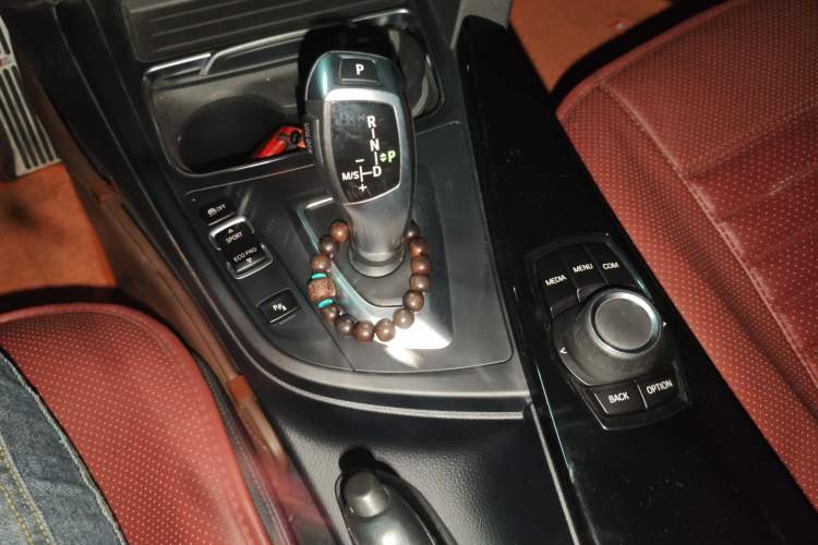 Used BMW 3 Series GT 2018 320i Sport Edition Gear Lever