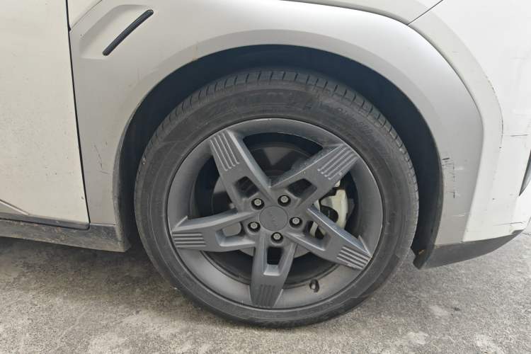 Used AION Y 2022 Plus 70 Tech Edition Right Front Wheel Hub