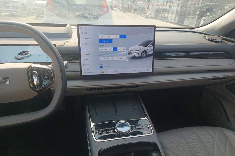 Used Geely Galaxy 8 2025 130km EM-P Starship Edition