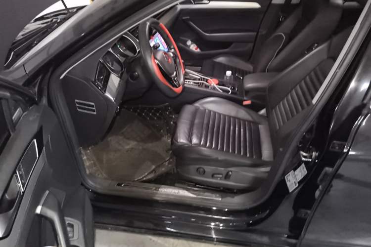 Used Volkswagen Magotan 2017 330TSI DSG Leading Model Interior 3