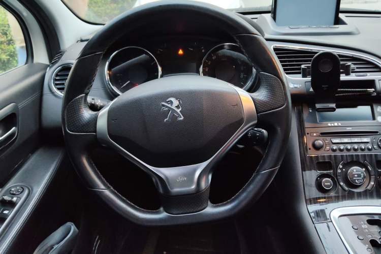 Used Peugeot 3008 2015 2.0L Automatic Trend Edition Steering Wheel