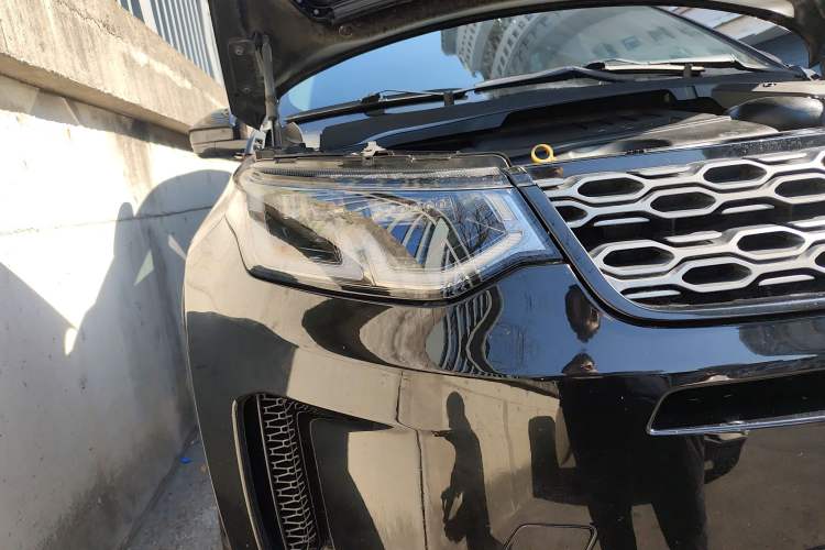 Used Land Rover Discovery Sport 2022 249 PS R-Dynamic SE Performance Tech Edition 5 Seats Right Front Headlight