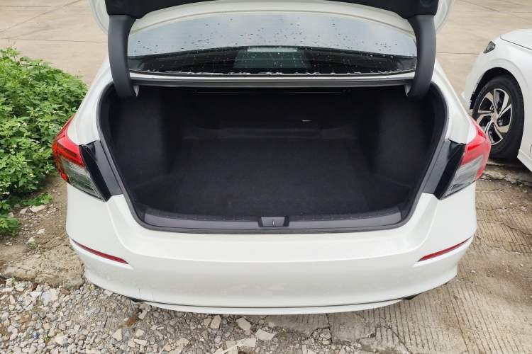 Used Honda Civic 2022 240TURBO CVT Dynamic Edition Trunk