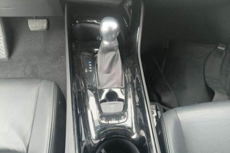 Used Toyota IZOA 2018 2.0L Yichi Version China VI Standard