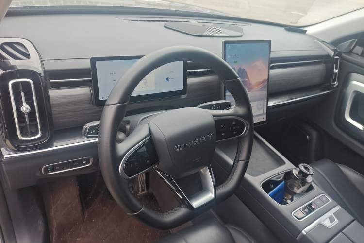 Used Chery Tiggo 7 C-DM 2025 1.5T 120KM Luxury Trim Center Console