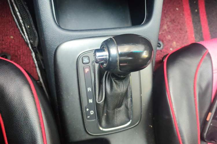 Used Kia K3S 2014 1.6L Automatic GLS Gear Lever