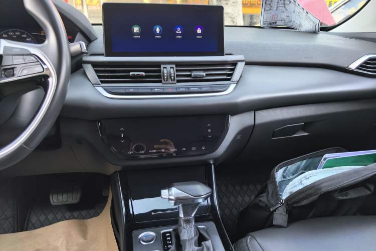 Used Dongfeng Aeolus Yixuan 2020 230T Automatic Advanced Edition Audio And AC Panel