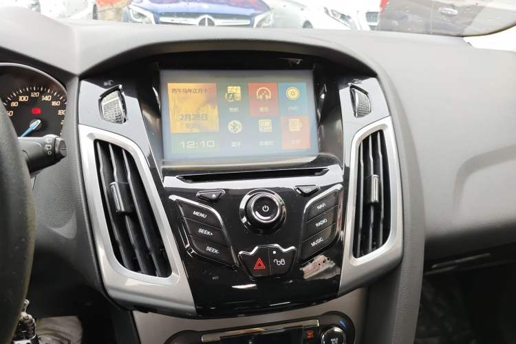 Used Ford Focus 2012 Hatchback 1.6L Automatic Fashion Edition Audio And AC Panel