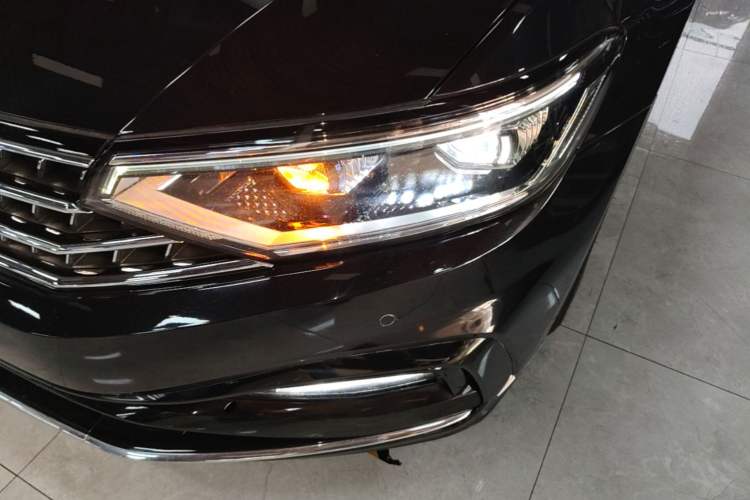 Used Volkswagen Magotan 2023 2 Million Units Commemorative Edition 330TSI DSG Luxury Version
