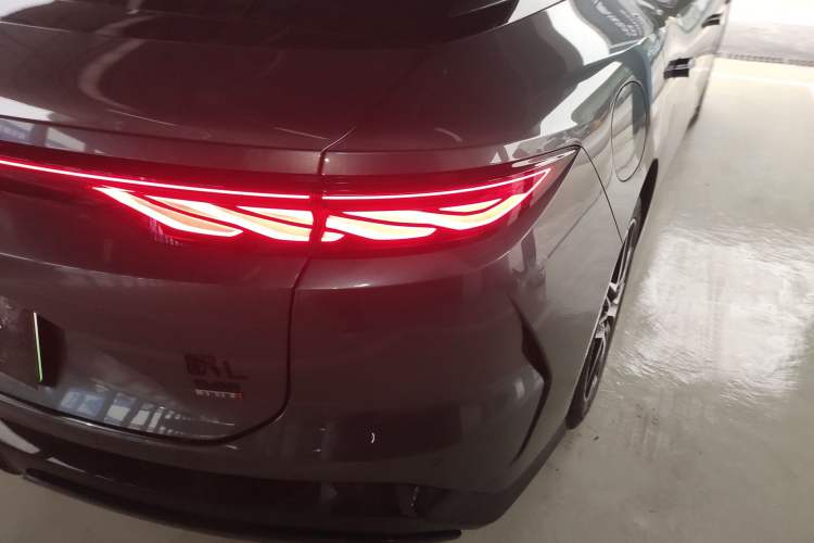 Used BYD Han L 2025 DM-p Four-Wheel-Drive LiDAR Flagship Model Right Rear Taillight