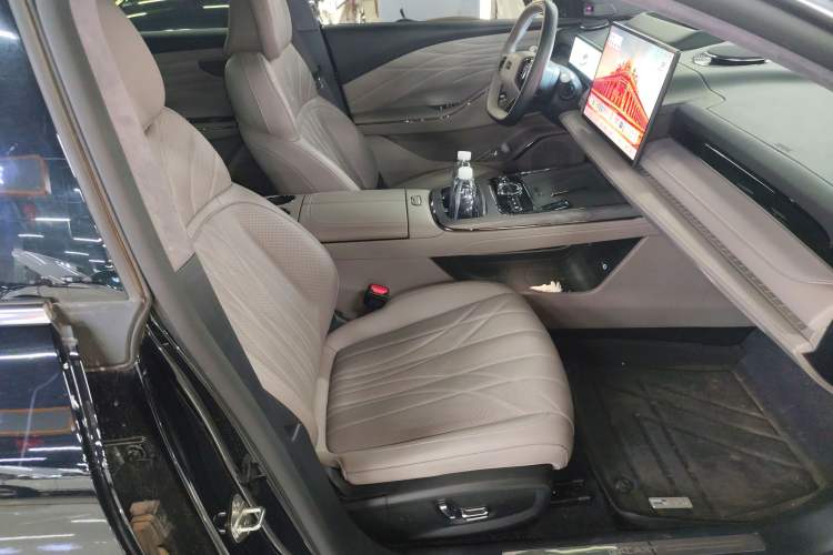 Used Geely Galaxy Galaxy 8 2025 130km EM-P Starship Edition