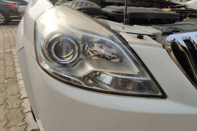 Used Buick Excelle 2015 1.5L Automatic Classic Model Right Front Headlight