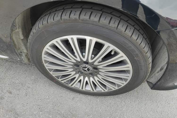 Used Mercedes-Benz E-Class 2021 E 300 L Luxury Model Right Front Wheel Hub