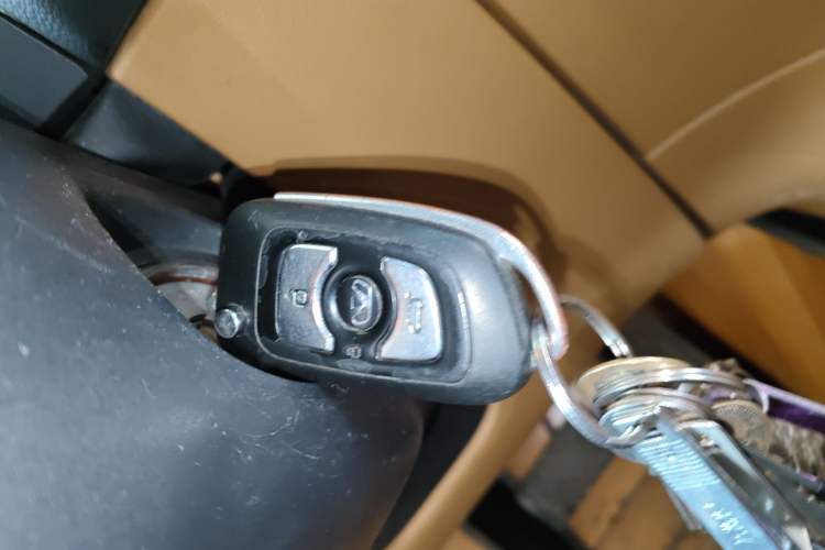 Used Huasong 7 2015 2.0T Automatic Luxury Model Vehicle Key