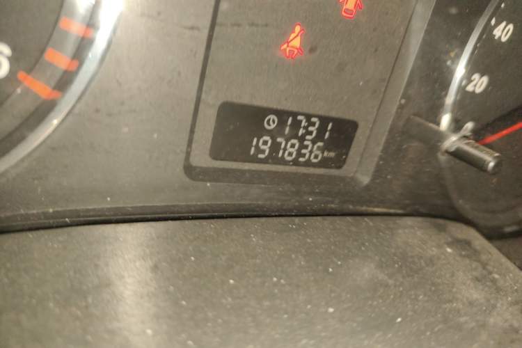 Used Great Wall Wingle 5 2013 2.8T European Version Two-Wheel Drive Elite Version Big Double-Cab GW2.8TC Odometer Close Up