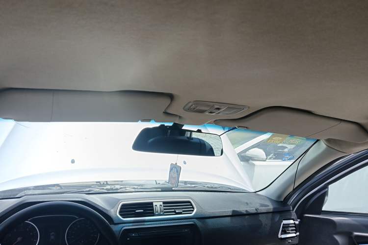 Used Great Wall Wingle 5 2017 2.4L European Version Gasoline Two-Wheel Drive Entry-Level Big Double Cab 4G69S4N
