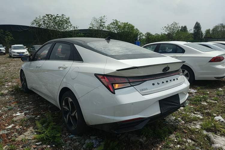 Used Hyundai Elantra 2021 1.5L CVT LUX Prestige Edition Rear Left 45 Deg