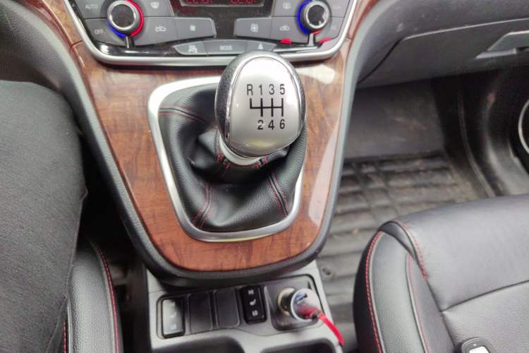 Used Haval H6 2015 Revised Version Sport Edition 1.5T Manual Transmission Two-Wheel Drive Elite Grade
