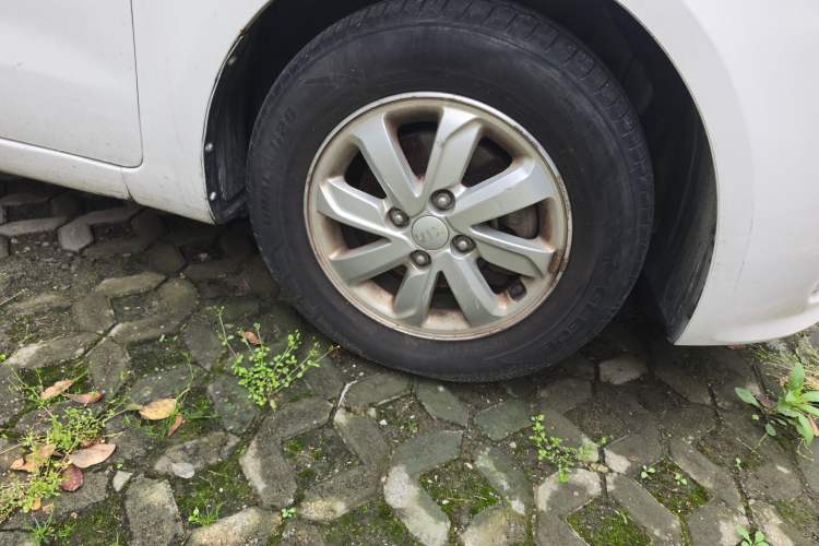 Used Kia K2 2015 Sedan 1.4L MT GLS Right Front Wheel Hub