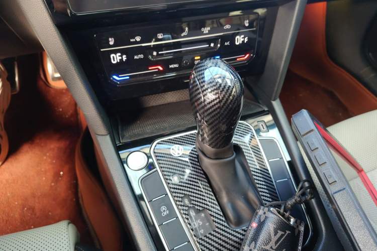 Used Volkswagen Magotan 2025 Revised Version Zhongxiang Edition 330TSI DSG Luxury Trim Gear Lever