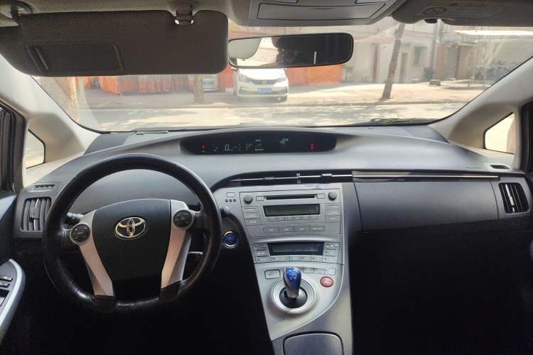 Used Toyota Prius 2012 1.8L Luxury Edition Center Console