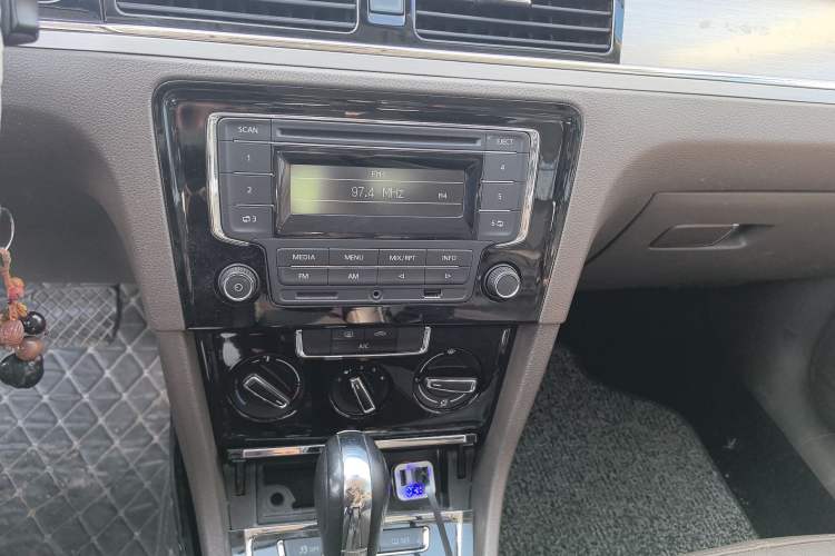 Used Volkswagen Bora 2015 Qihui Edition 1.6L Automatic Fashion Model
