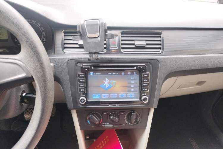 Used Skoda Rapid 2016 1.6L Manual Front-Wheel-Drive Version Audio And AC Panel